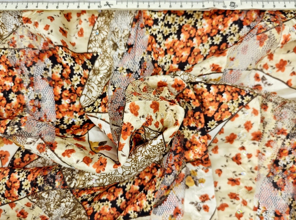 Fantasía satén flores teja beige