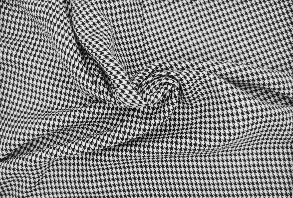 Estambre  pata de gallo blanco negro