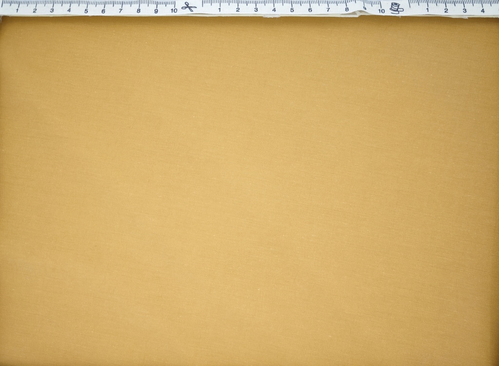 Gabardina impermeable liso amarillo ocre