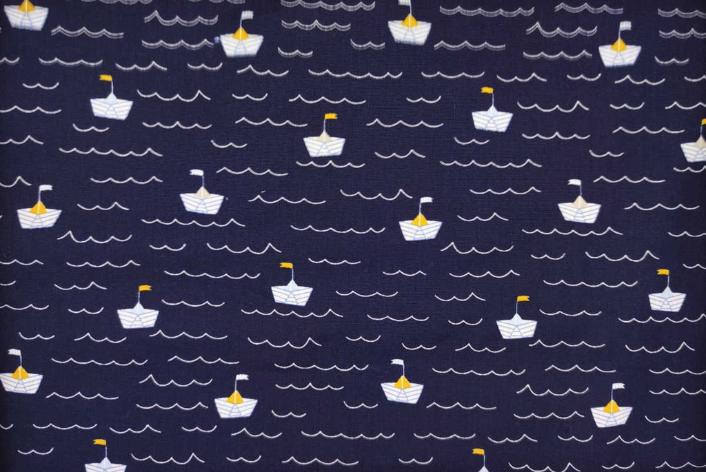 Popelin azul marino barcos de papel
