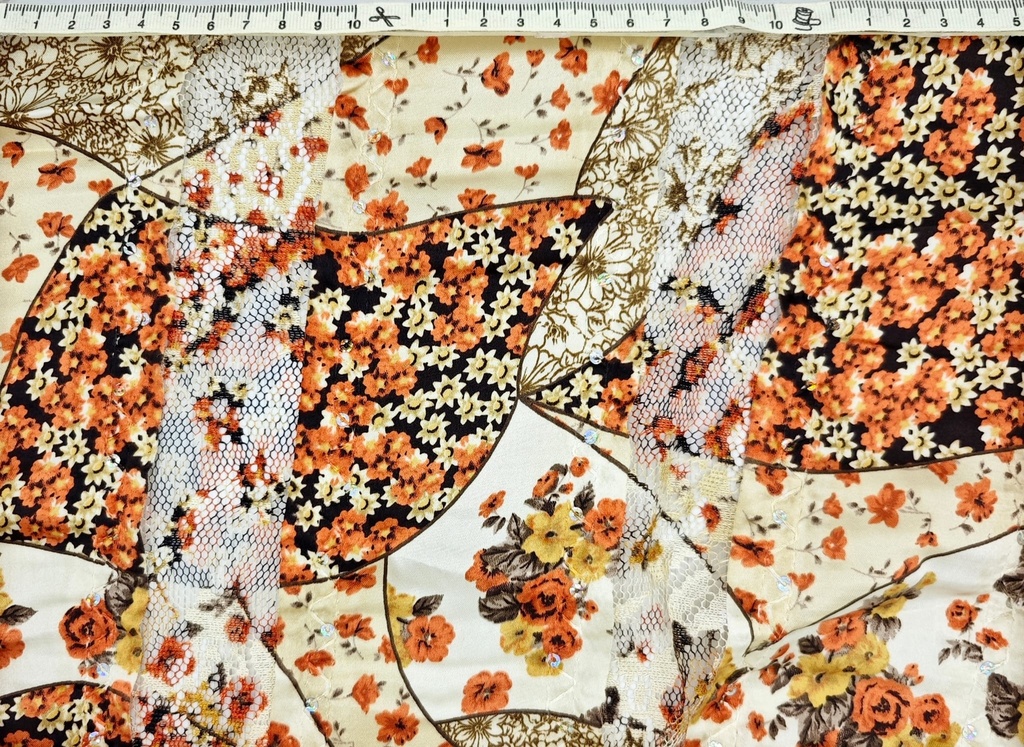 Fantasía satén flores teja beige