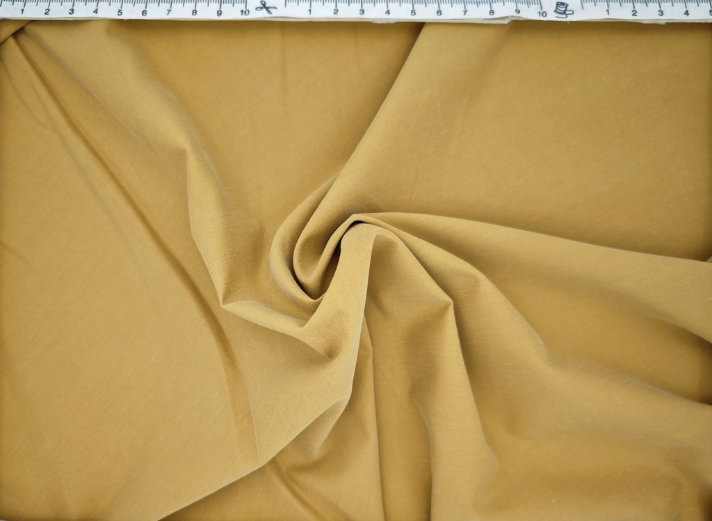 Gabardina impermeable ocre