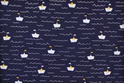 Popelin azul marino barcos de papel